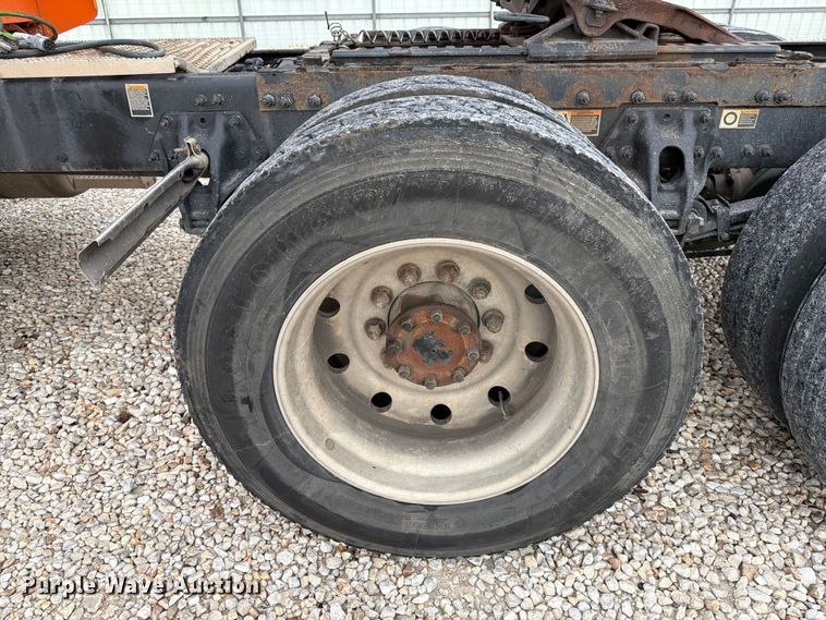 image for item YA1270 2023 Peterbilt  389 semi truck