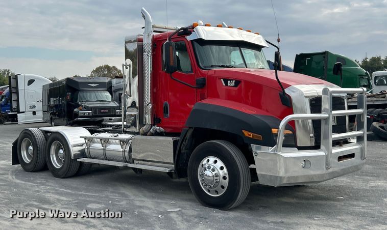image for item YA1271 2015 Caterpillar CT660S semi truck