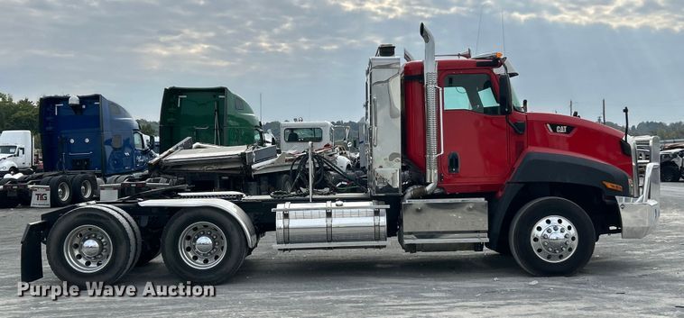 image for item YA1271 2015 Caterpillar CT660S semi truck