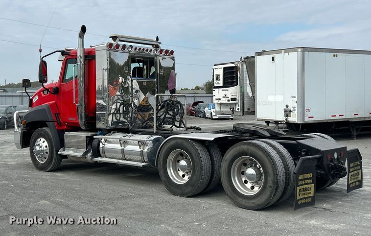 image for item YA1271 2015 Caterpillar CT660S semi truck