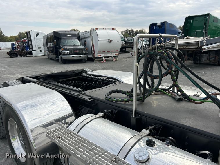 image for item YA1271 2015 Caterpillar CT660S semi truck