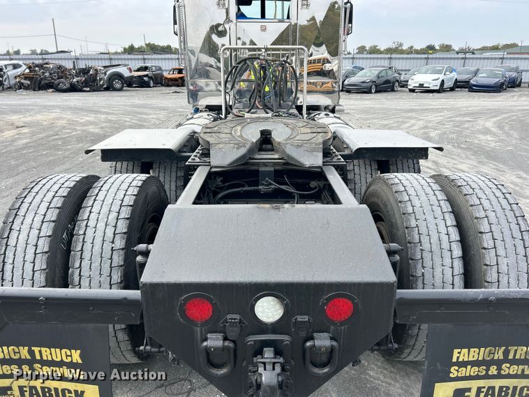 image for item YA1271 2015 Caterpillar CT660S semi truck