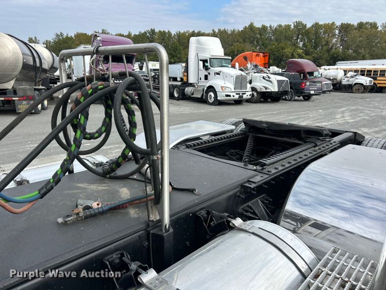 image for item YA1271 2015 Caterpillar CT660S semi truck