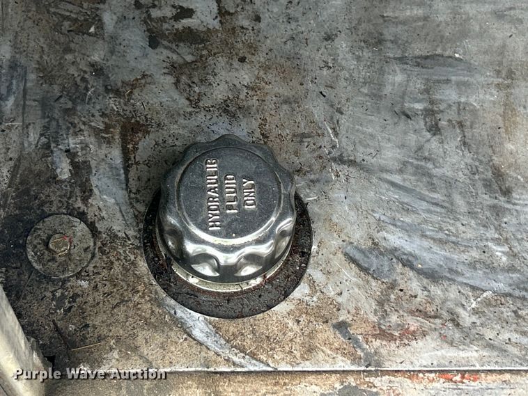 image for item YA1271 2015 Caterpillar CT660S semi truck