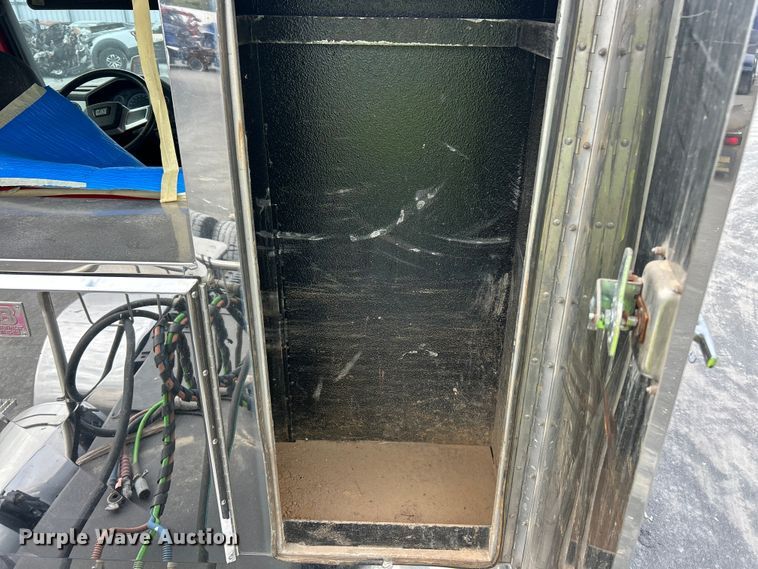 image for item YA1271 2015 Caterpillar CT660S semi truck