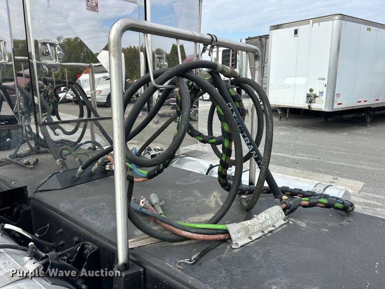 image for item YA1271 2015 Caterpillar CT660S semi truck