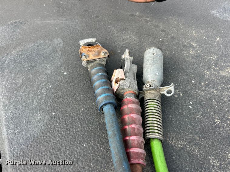 image for item YA1271 2015 Caterpillar CT660S semi truck