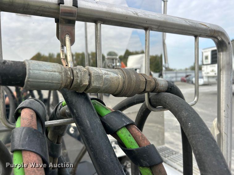 image for item YA1271 2015 Caterpillar CT660S semi truck