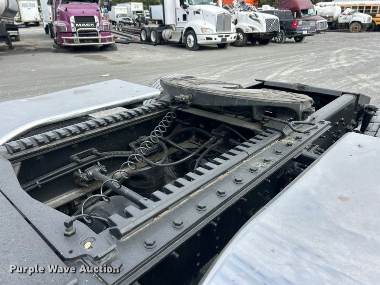 image for item YA1271 2015 Caterpillar CT660S semi truck