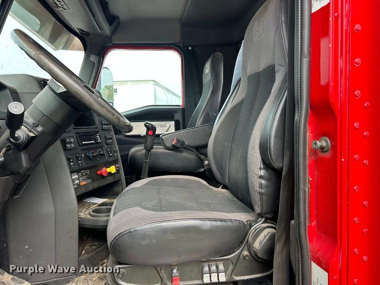 image for item YA1271 2015 Caterpillar CT660S semi truck