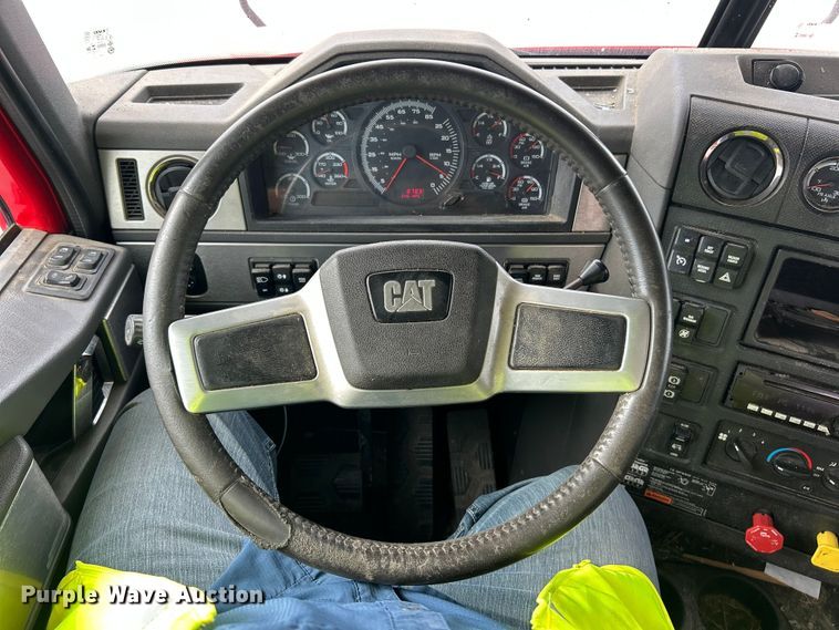 image for item YA1271 2015 Caterpillar CT660S semi truck