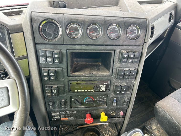 image for item YA1271 2015 Caterpillar CT660S semi truck