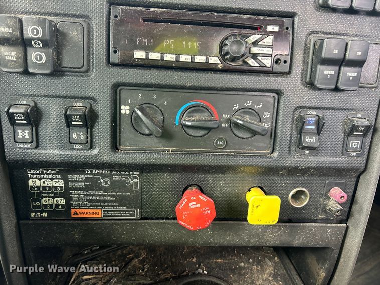 image for item YA1271 2015 Caterpillar CT660S semi truck