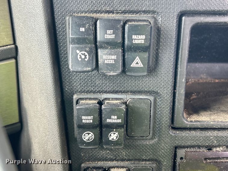 image for item YA1271 2015 Caterpillar CT660S semi truck