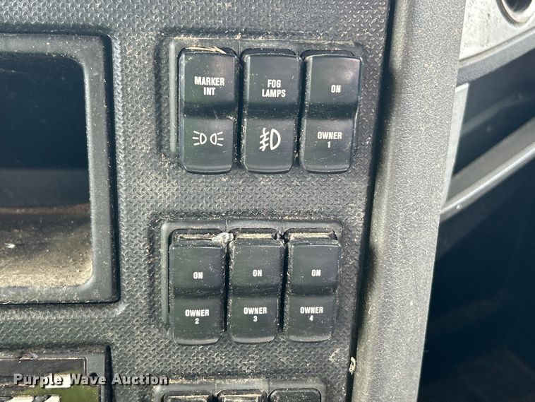 image for item YA1271 2015 Caterpillar CT660S semi truck