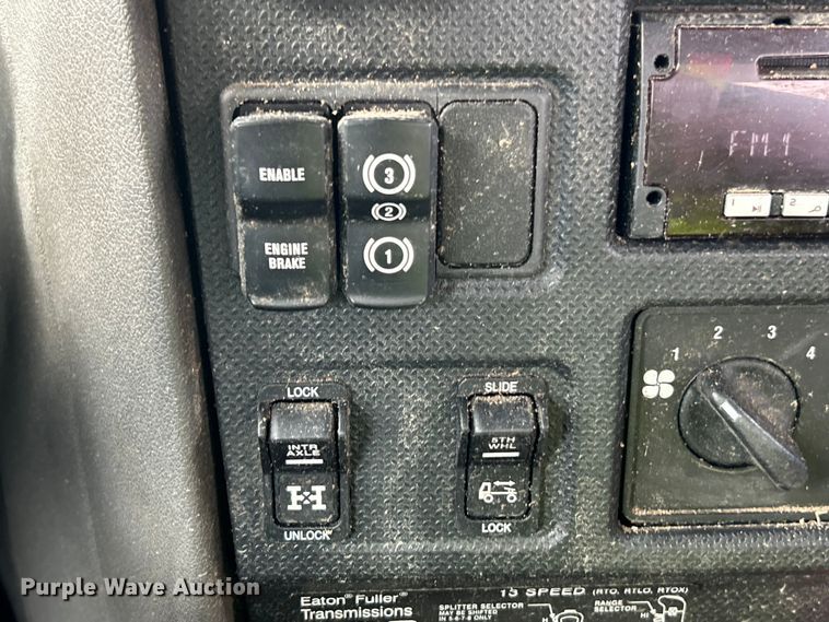 image for item YA1271 2015 Caterpillar CT660S semi truck