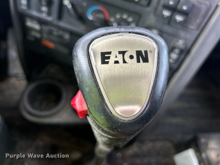 image for item YA1271 2015 Caterpillar CT660S semi truck