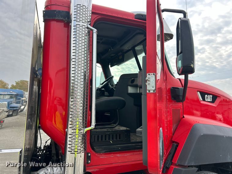 image for item YA1271 2015 Caterpillar CT660S semi truck