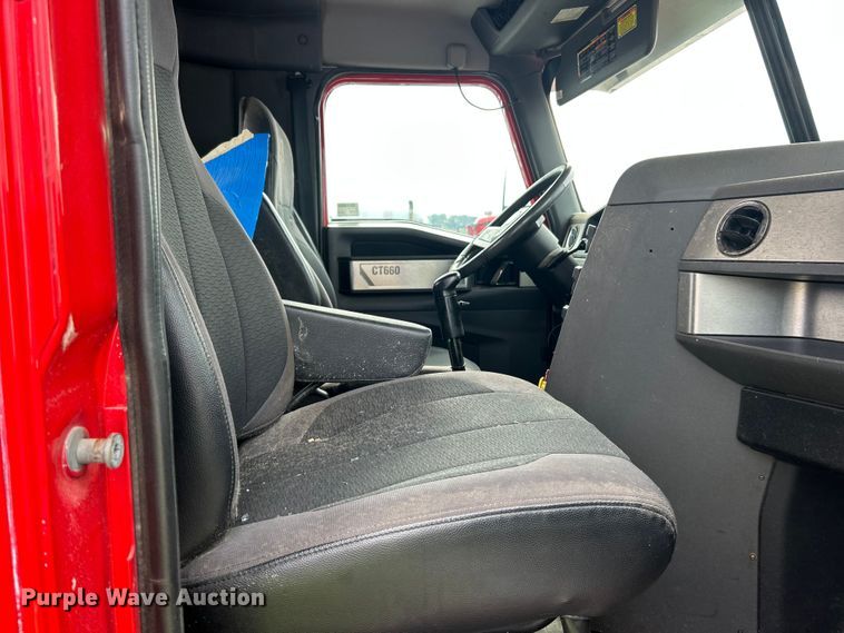 image for item YA1271 2015 Caterpillar CT660S semi truck