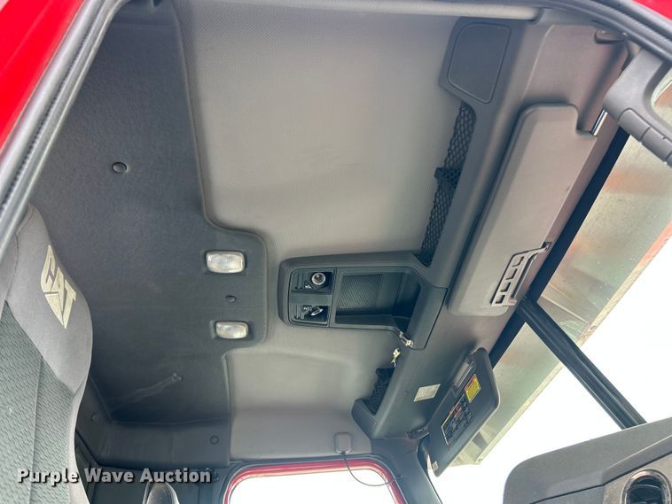 image for item YA1271 2015 Caterpillar CT660S semi truck