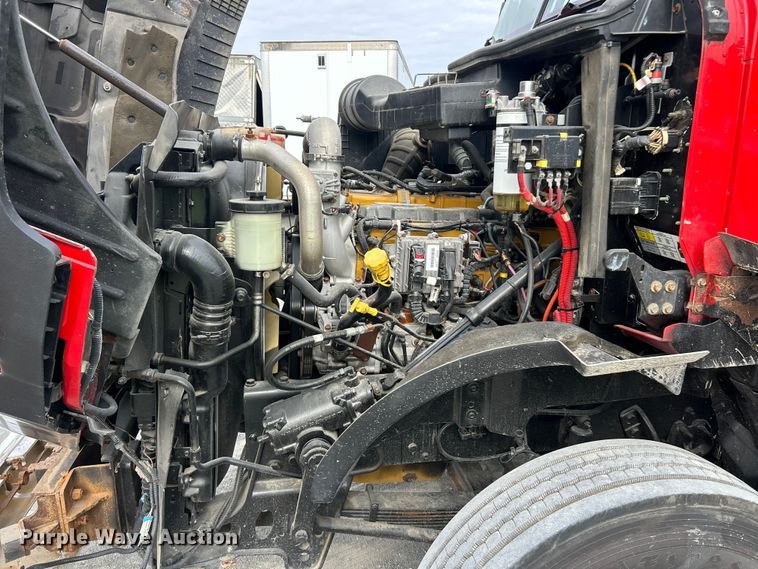 image for item YA1271 2015 Caterpillar CT660S semi truck