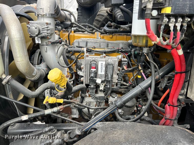 image for item YA1271 2015 Caterpillar CT660S semi truck