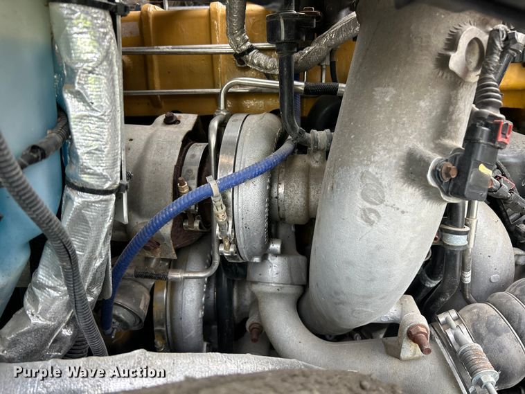 image for item YA1271 2015 Caterpillar CT660S semi truck