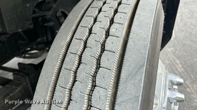 image for item YA1271 2015 Caterpillar CT660S semi truck