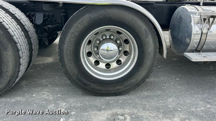 image for item YA1271 2015 Caterpillar CT660S semi truck