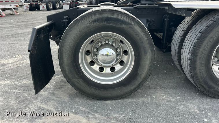 image for item YA1271 2015 Caterpillar CT660S semi truck