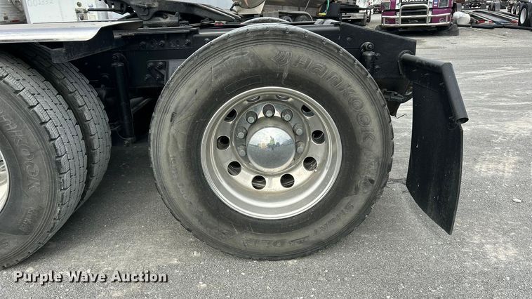 image for item YA1271 2015 Caterpillar CT660S semi truck