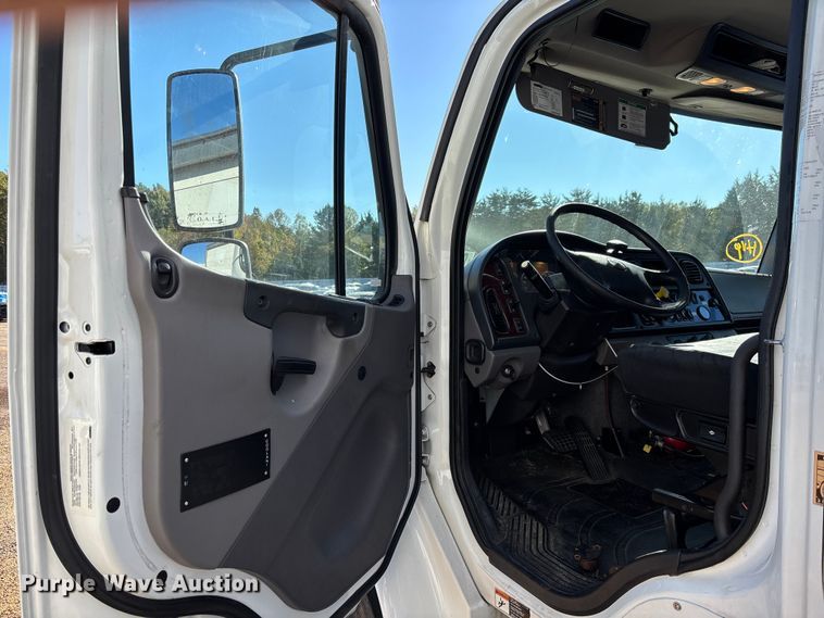 image for item YA1276 2018 Freightliner Buisness Class M2 box truck