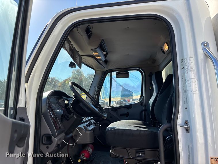 image for item YA1276 2018 Freightliner Buisness Class M2 box truck