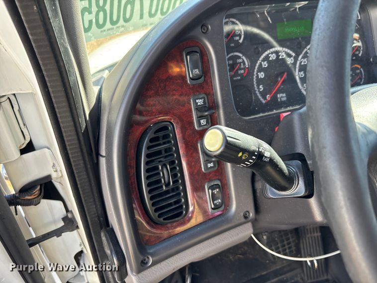 image for item YA1276 2018 Freightliner Buisness Class M2 box truck