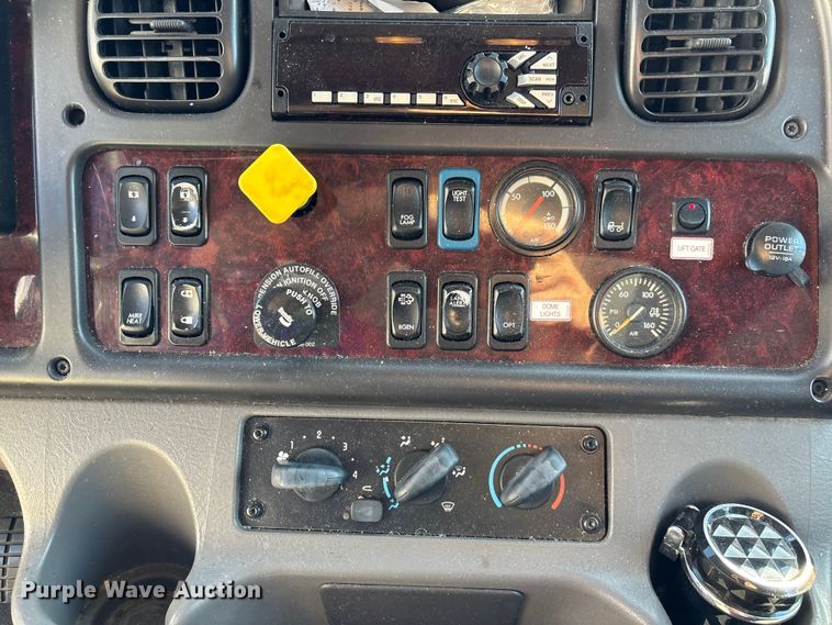 image for item YA1276 2018 Freightliner Buisness Class M2 box truck