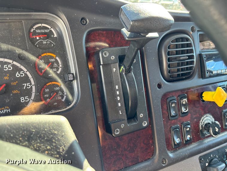 image for item YA1276 2018 Freightliner Buisness Class M2 box truck