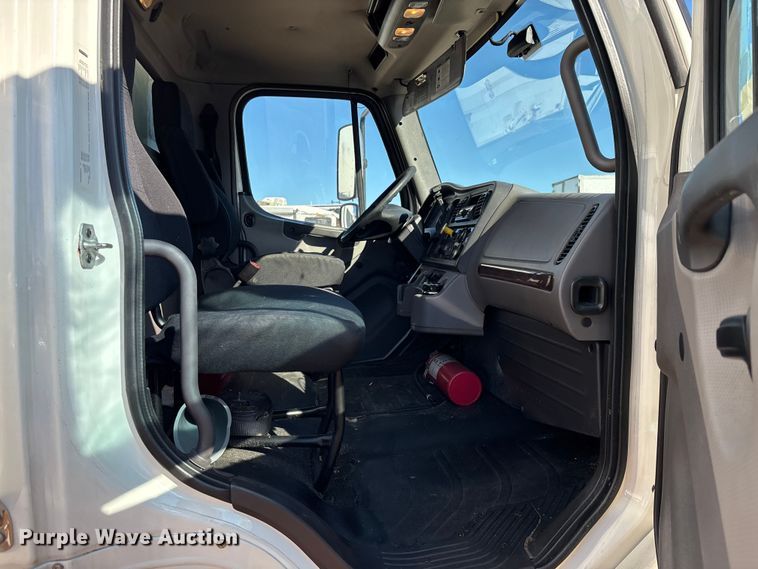 image for item YA1276 2018 Freightliner Buisness Class M2 box truck