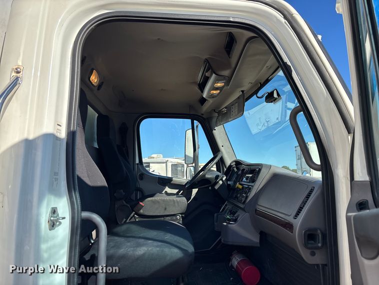 image for item YA1276 2018 Freightliner Buisness Class M2 box truck