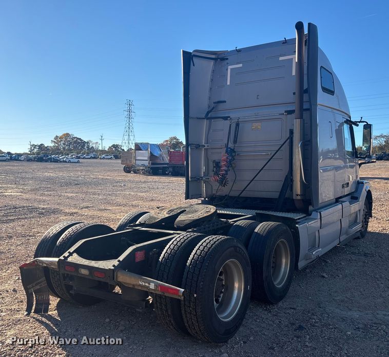 image for item YA1296 2016 Volvo VNL semi truck