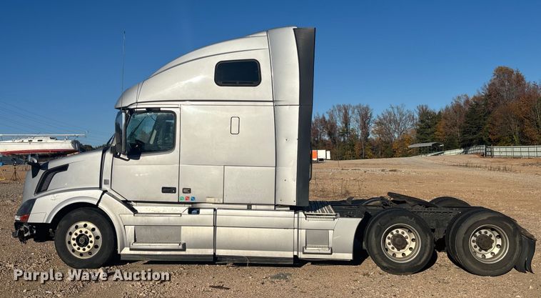image for item YA1296 2016 Volvo VNL semi truck