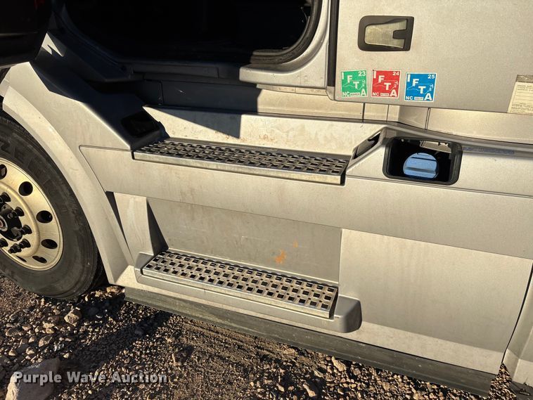 image for item YA1296 2016 Volvo VNL semi truck