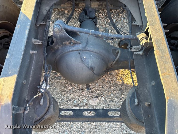 image for item YA1296 2016 Volvo VNL semi truck