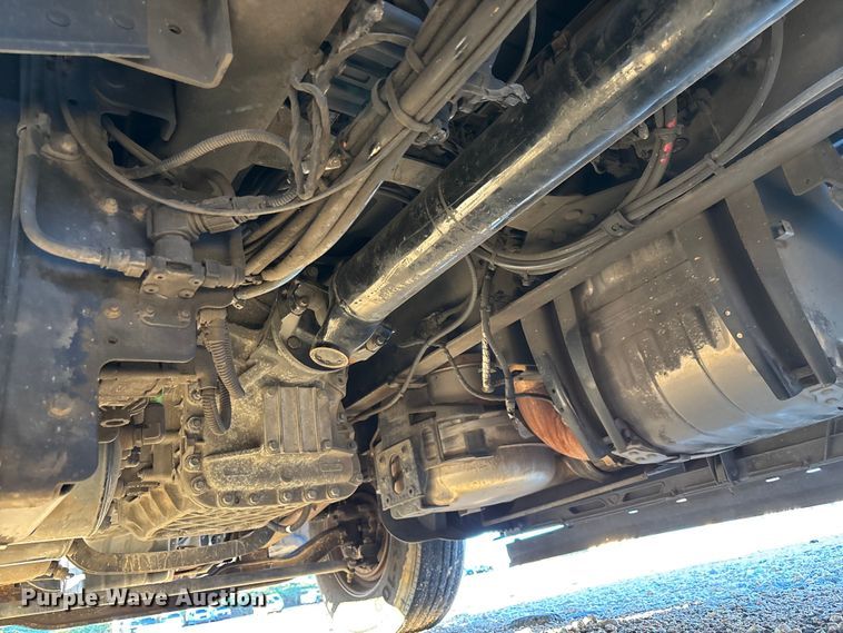 image for item YA1296 2016 Volvo VNL semi truck