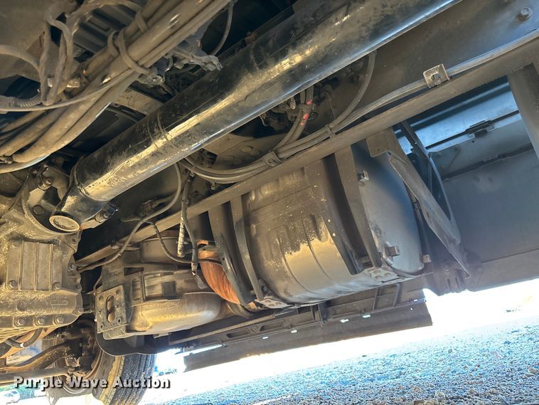 image for item YA1296 2016 Volvo VNL semi truck