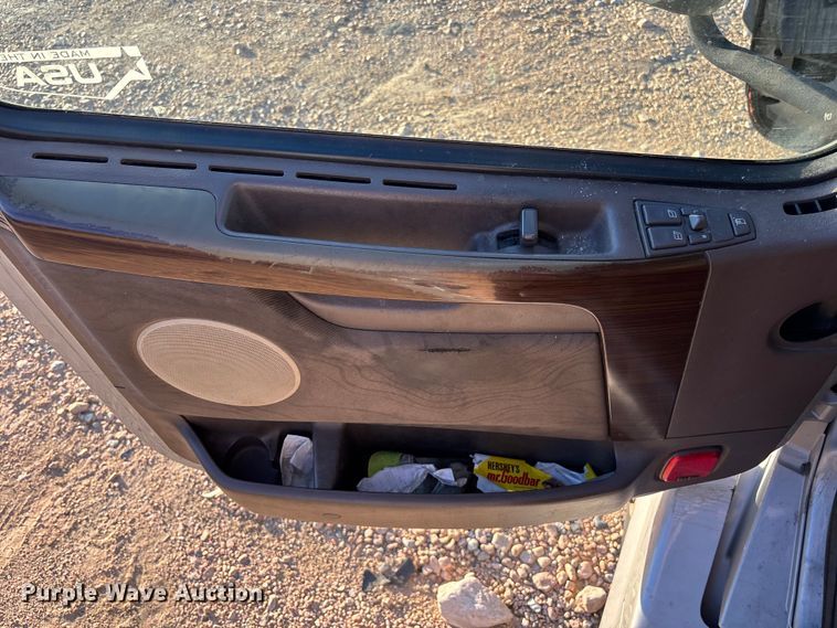 image for item YA1296 2016 Volvo VNL semi truck