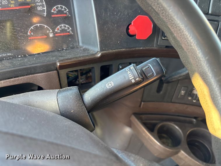 image for item YA1296 2016 Volvo VNL semi truck