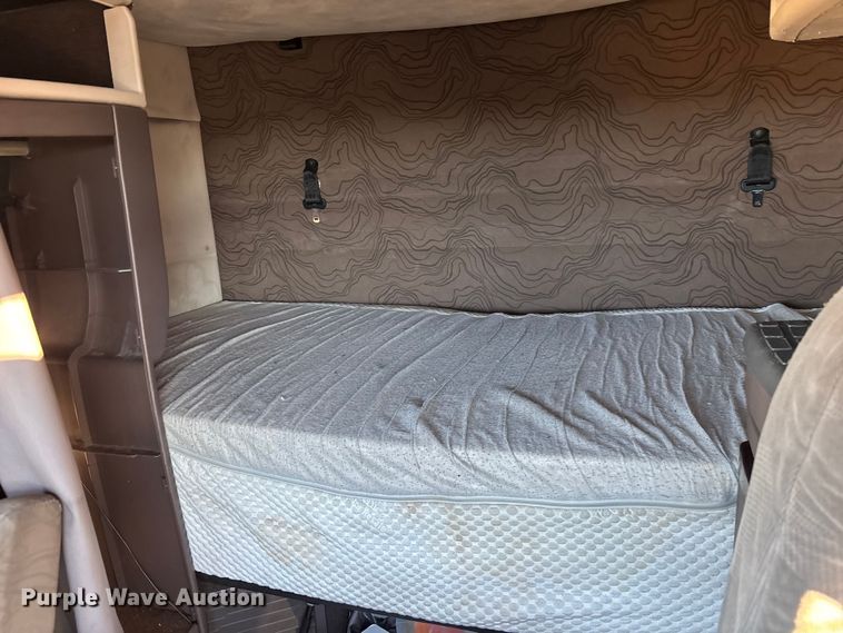 image for item YA1296 2016 Volvo VNL semi truck