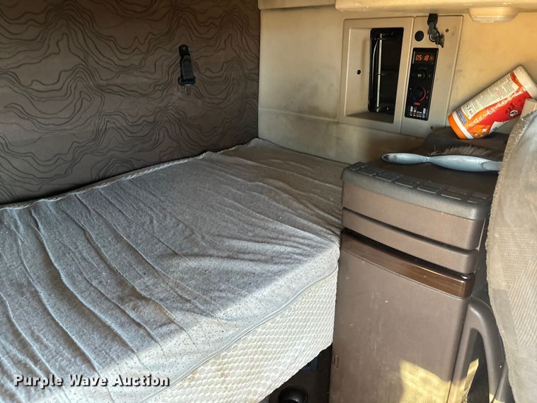 image for item YA1296 2016 Volvo VNL semi truck