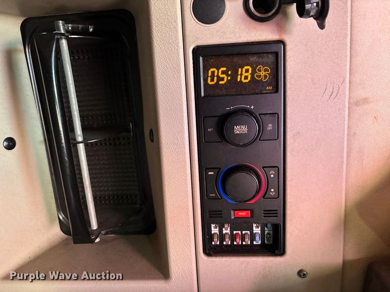 image for item YA1296 2016 Volvo VNL semi truck