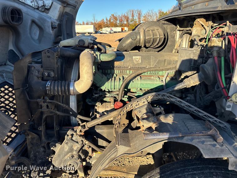 image for item YA1296 2016 Volvo VNL semi truck